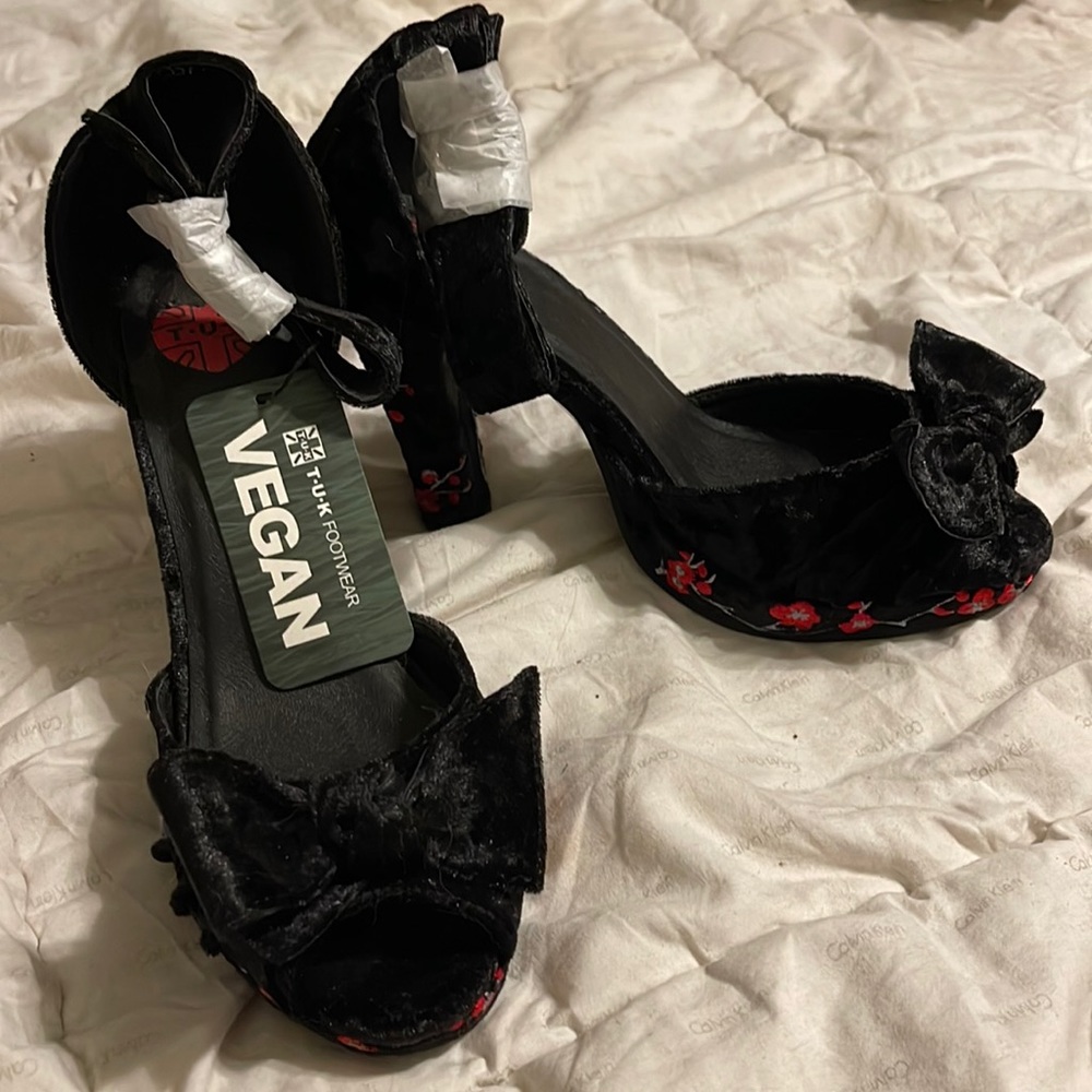 TUK Brand Crushed Velvet Heels BNWT!